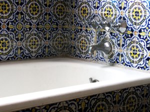 Spanish tile tub surround